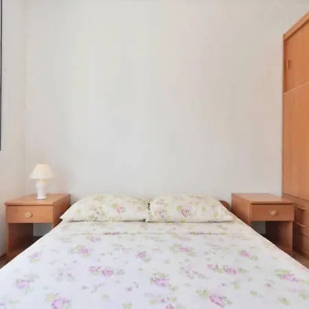 Josi - 150 M From Sea Apartment Vinisce