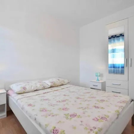 Josi - 150 M From Sea Apartment