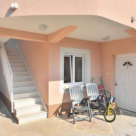 Josi - 150 M From Sea Apartment Vinisce
