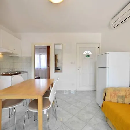 Apartment Josi - 150 M From Sea