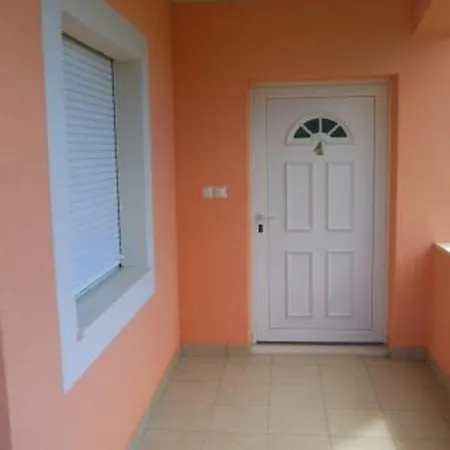 Josi - 150 M From Sea Apartment Vinisce