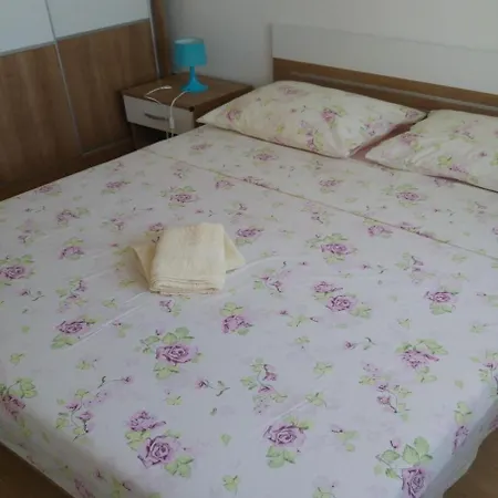 Josi - 150 M From Sea Apartment Vinisce