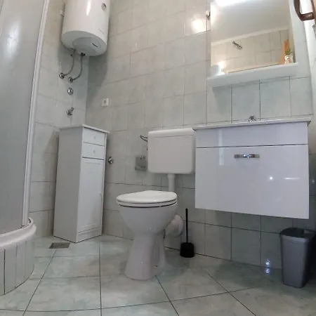 Josi - 150 M From Sea Apartment Vinisce