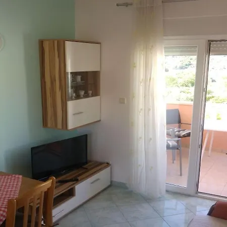 Josi - 150 M From Sea Apartment Vinisce